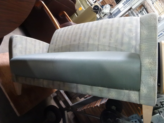 Heavy duty hospital couch. Left sid...