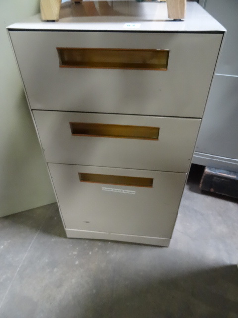 3 drawer metal cabinet. 15 x 30 x 2...