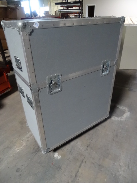 Travel shipping case on wheels. Rem...