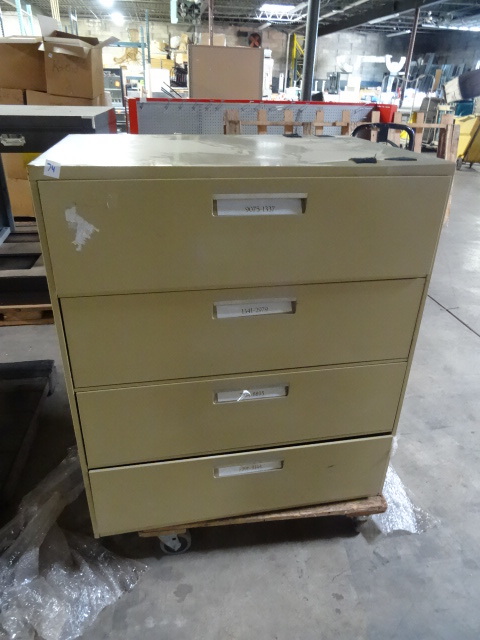 4 drawer metal cabinet. 37 x 25 x 4...