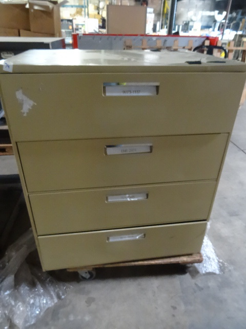 4 drawer metal cabinet. 37 x 25 x 4...