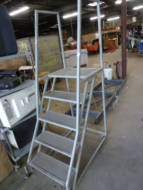 5 step rolling stairs...