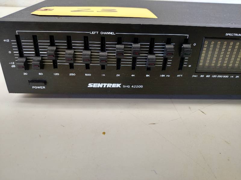lot 23 image: Sentrek SHQ-4220B Spectrum Analyzer...