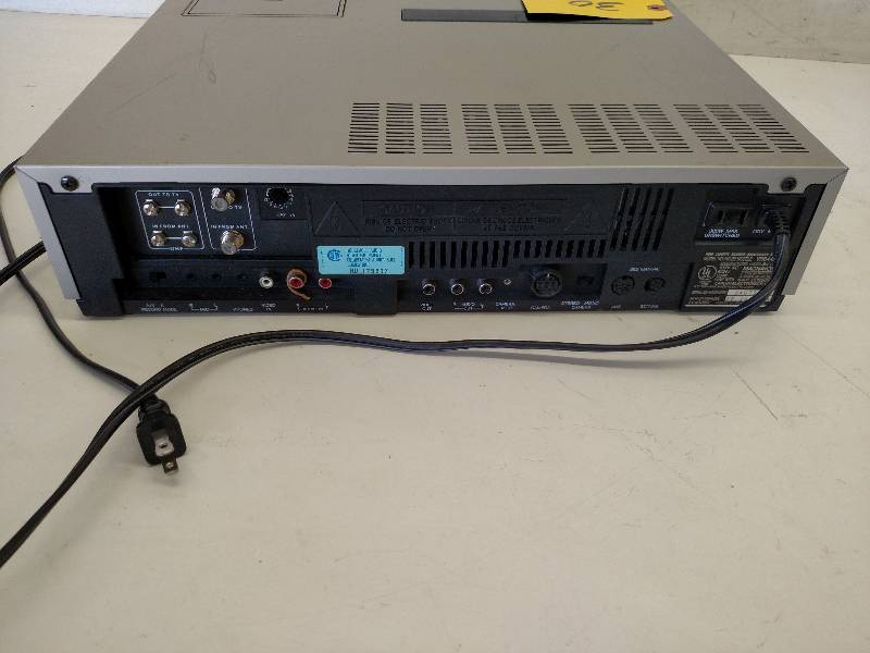 lot 30 image: Magnovox VR8445SL01 VHS VCR...