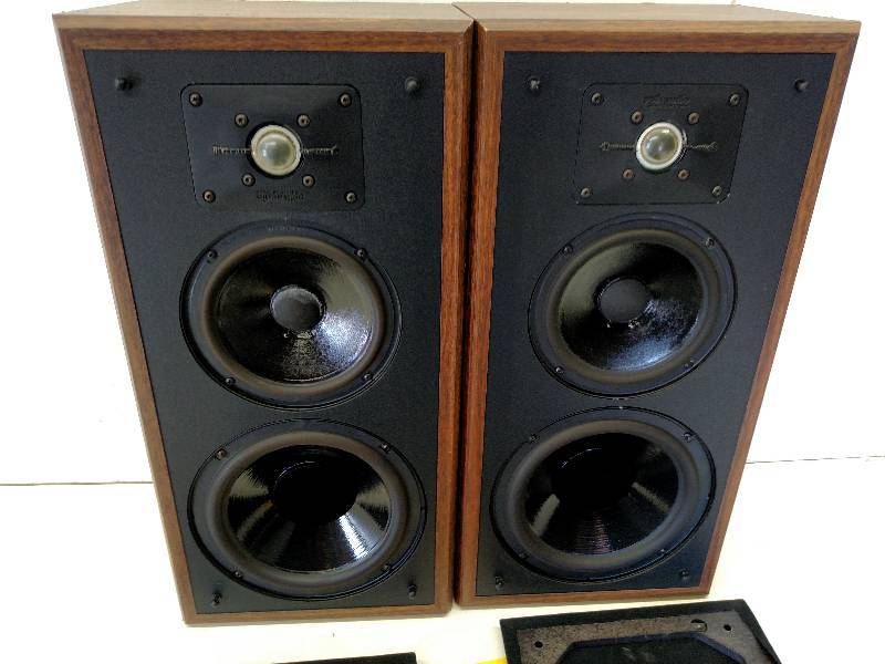 lot 35 image: (2) Polk Audio Monitor Series Speak...