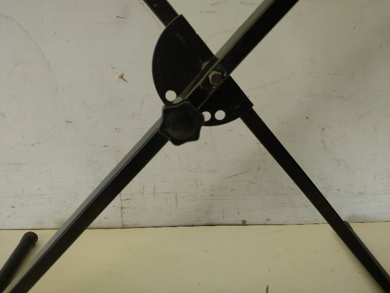 lot 40 image: Keyboard Stand...