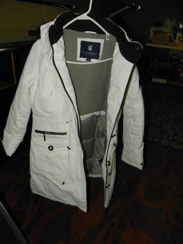 lot 18 image: ROCA WM HOODED NYLON 34 WITH  White Medium