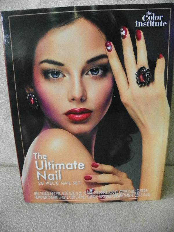 lot 20 image: Ultimate Nail Set