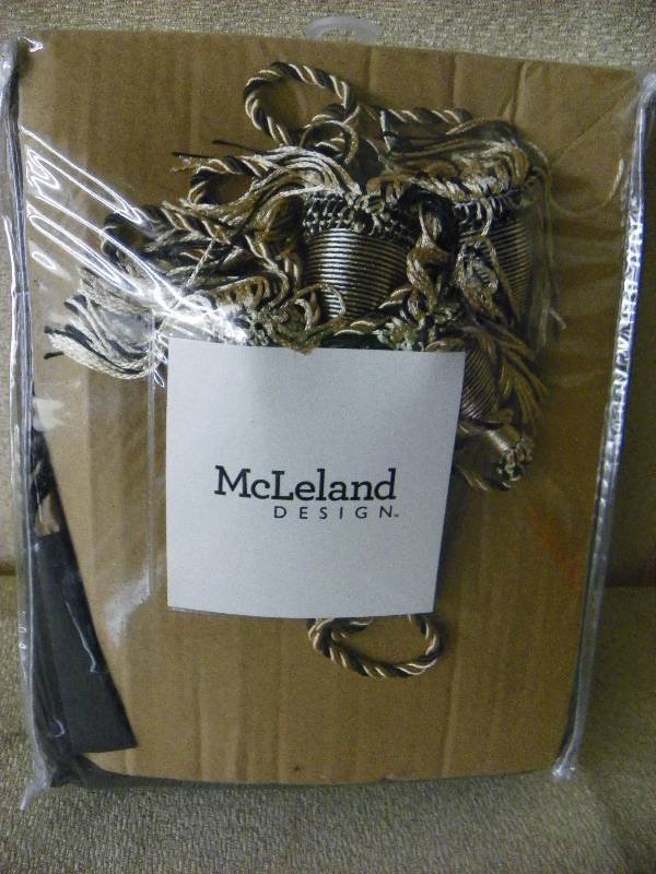 lot 23 image: MCLELAND Helda 84 Panel Pair Black, MSRP $39.99