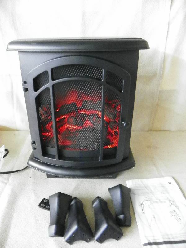 lot 32 image: alcove Auburn ELECTRIC STOVE HEATER, MSRP $99.99