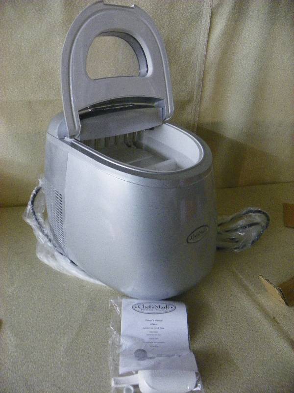 lot 43 image: ChefsMark Ice Maker - Silver, MSRP $169.99
