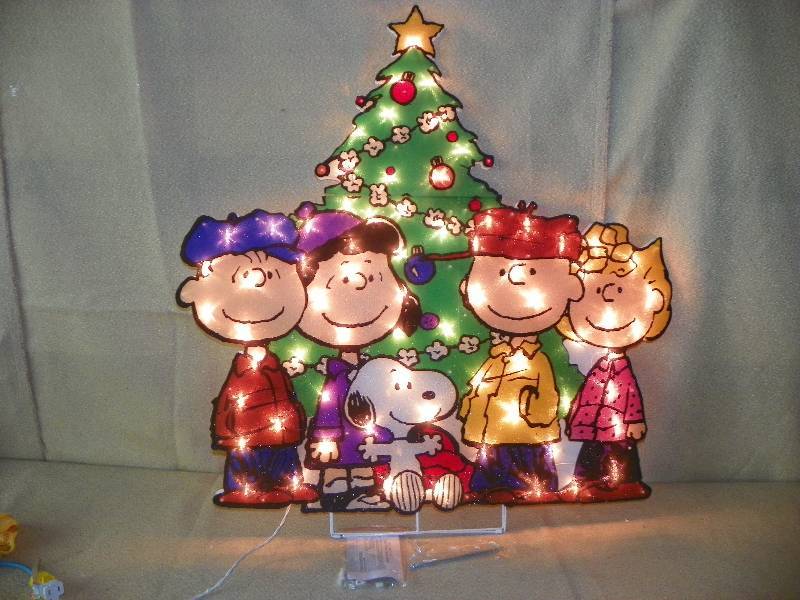 lot 44 image: 36 Peanuts Gang wTree