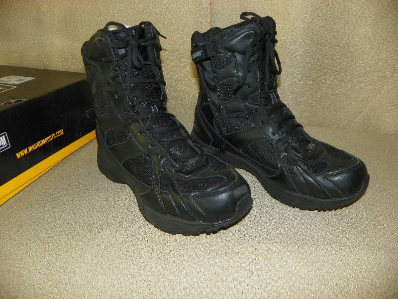 lot 47 image: MAGNUM MENS MUST 8.0 SIDE ZIP WATERPROOF BOOTS, SIZE 12