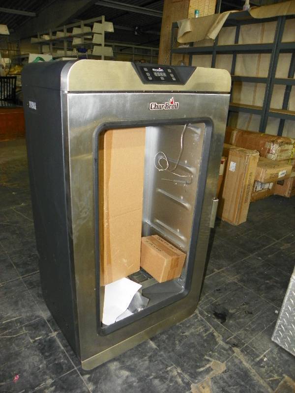 lot 49 image: Char-Broil 1000 Deluxe Digital Black Large
