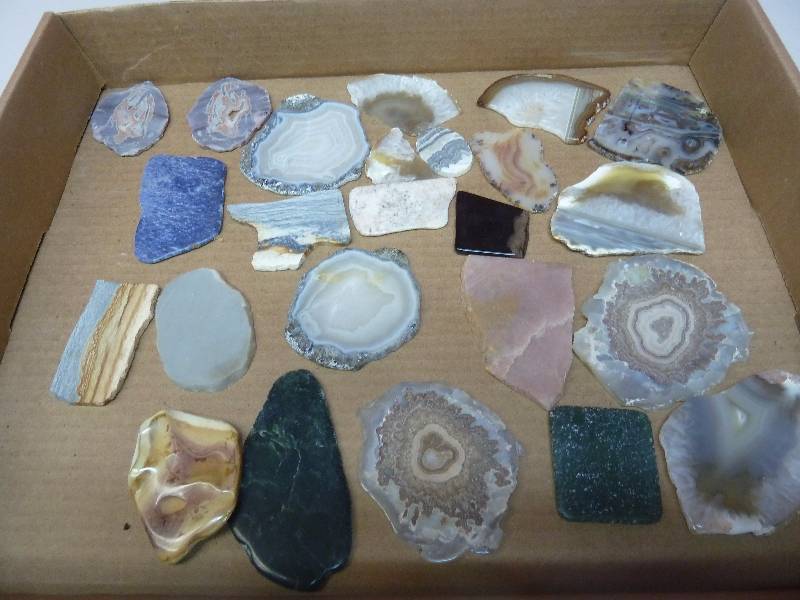 lot 702 image: Agate Lot