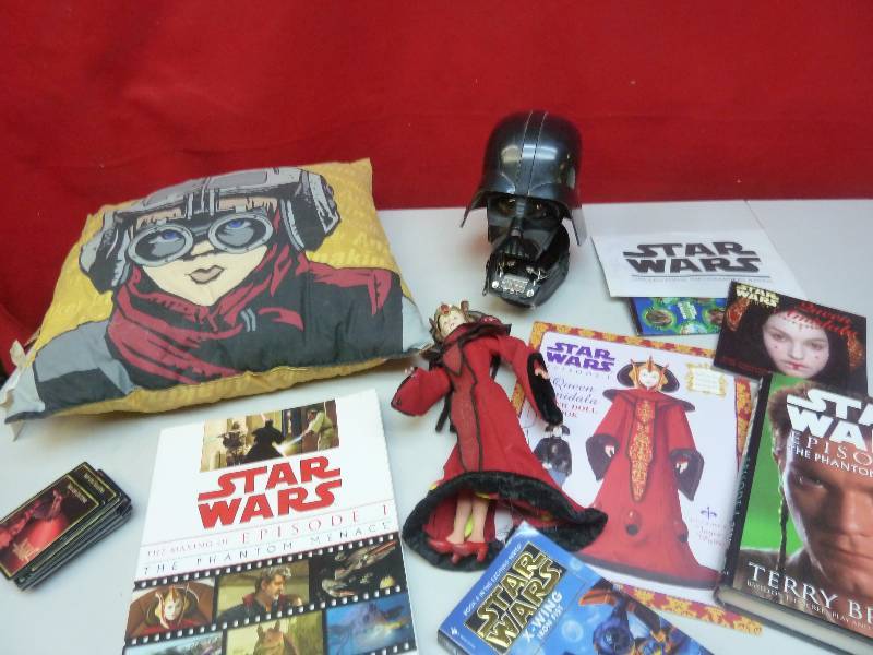 lot 731 image: Star Wars Collectibles