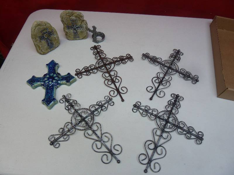 lot 735 image: Decorative Cross Lot
