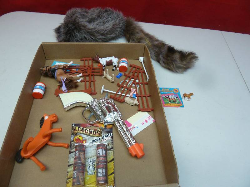 lot 738 image: Toy Lot