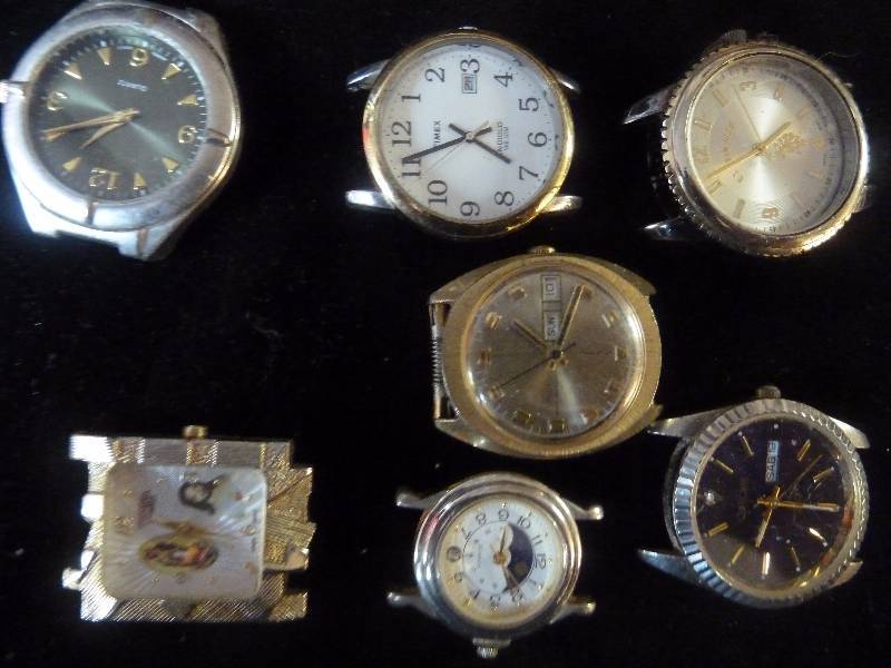 lot 752 image: Watch Lot