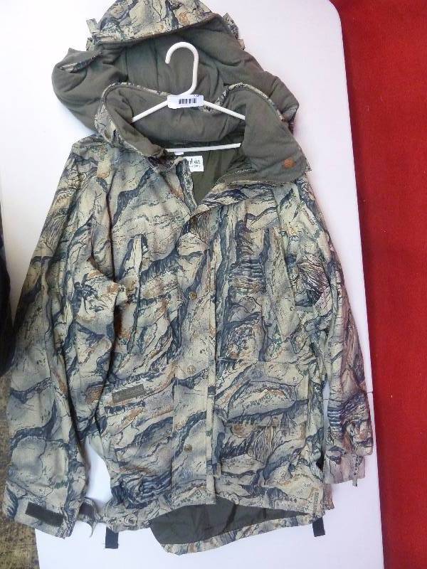 lot 774 image: Columbia Camo Jacket