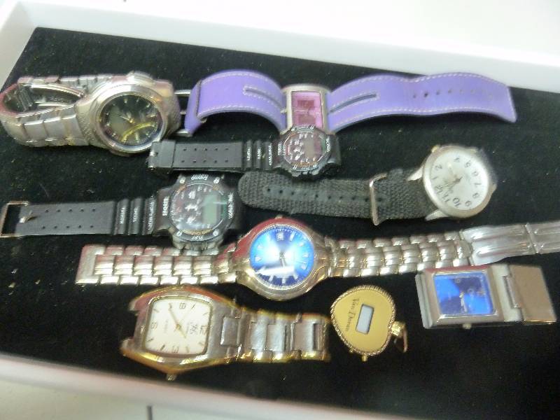 lot 782 image: Watch Lot