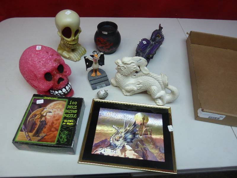 lot 784 image: Dragon and Skull Lot