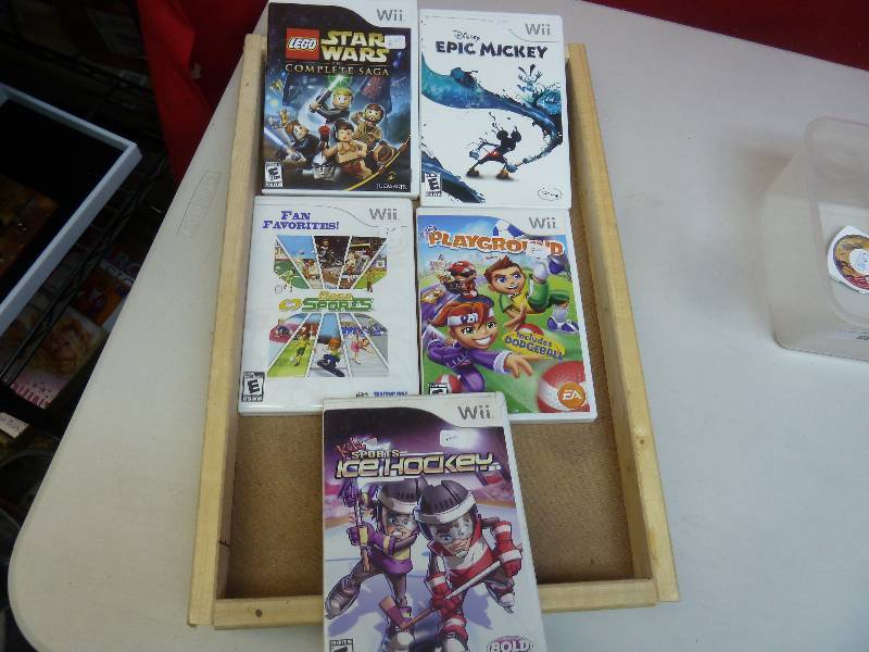 lot 790 image: Wii Game Lot