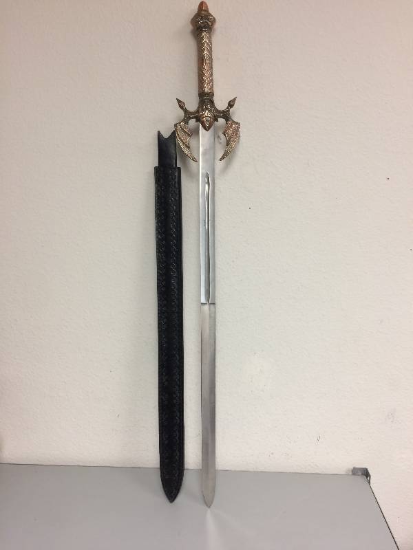 lot 34 image: Sword