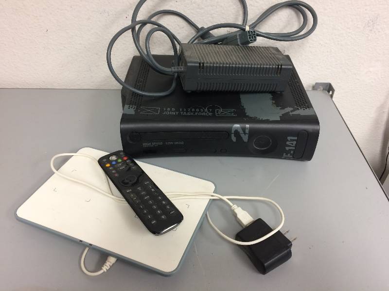 lot 39 image: Xbox 360 Game System