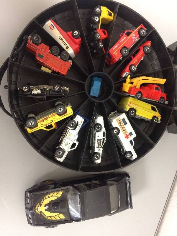 lot 17 image: Hot Wheels, Matchbox Cars