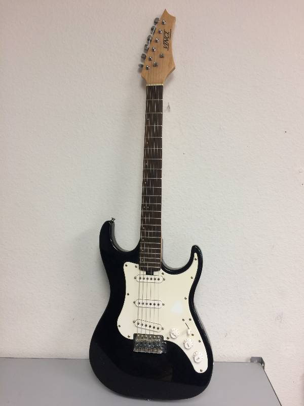 lot 18 image: Vinci Signature Guitar