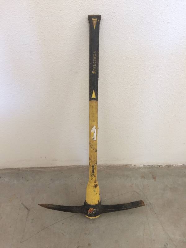 lot 3 image: Pick Axe