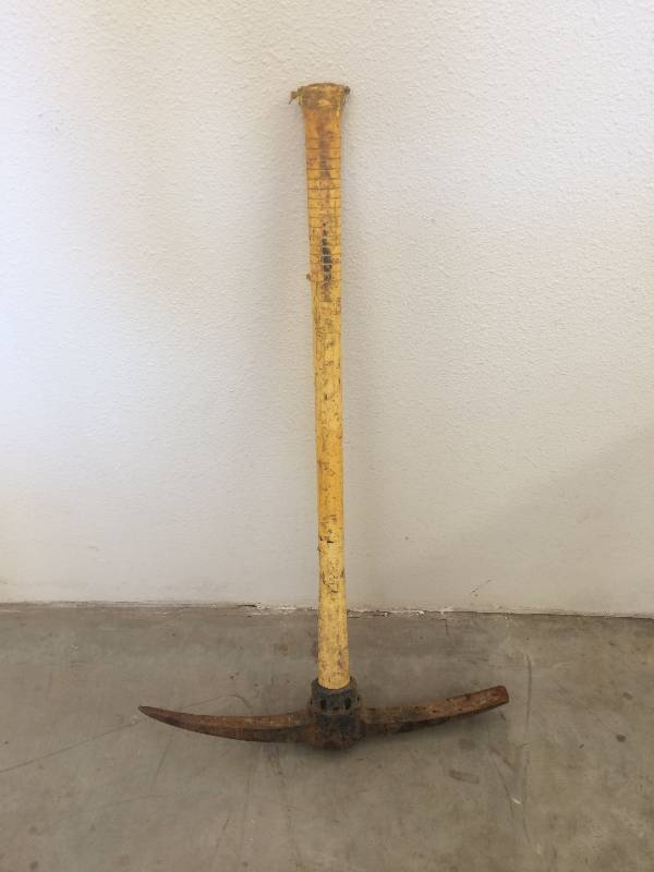 lot 4 image: Pick Axe