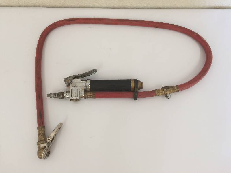 lot 10 image: Tire Pressure Gauge and Hose