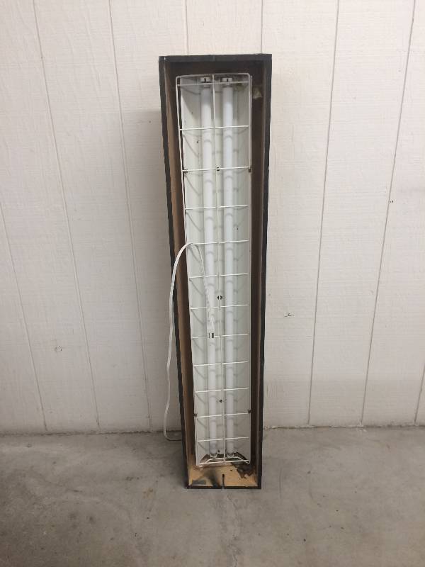 lot 48 image: Shop Light