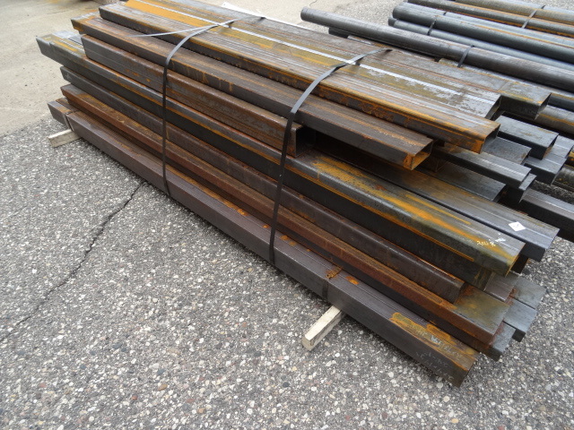 lot 3 image: Bundle of rectangular tubing. 60  ...