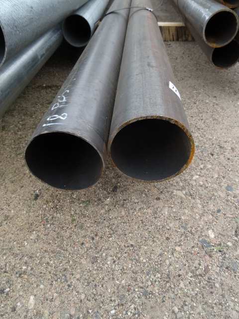 lot 22 image: 4 12 and 4 steel pipe. Longest is...