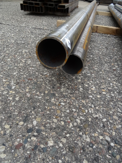lot 26 image: Bundle of 4 steel tubing. 152. Qt...