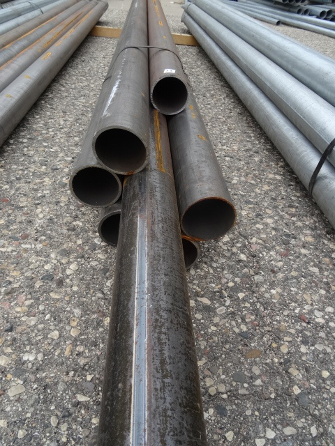 lot 33 image: 4 steel pipe. 180 longest piece. ...