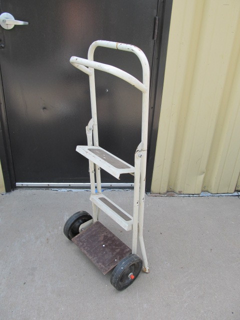 lot 23 image: Metal 2-Wheel Dolly