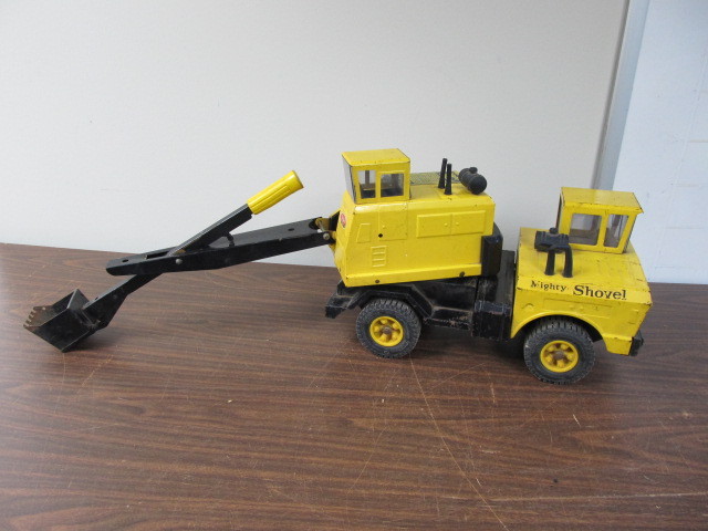 lot 73 image: Large Vintage MIGHTY TONKA Shovel Vehicle