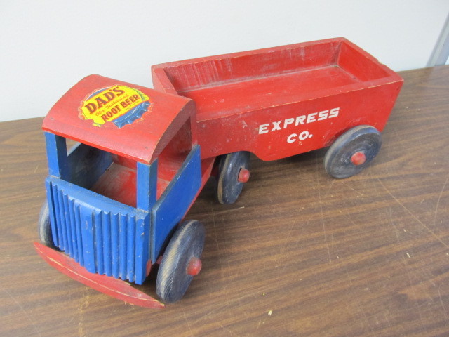 lot 80 image: Large Vintage Wooden DADS Root Beer Advertising Truck