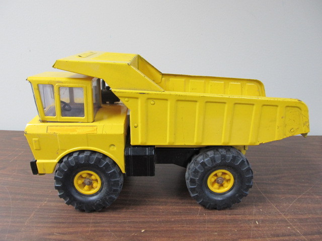 vintage metal tonka dump truck