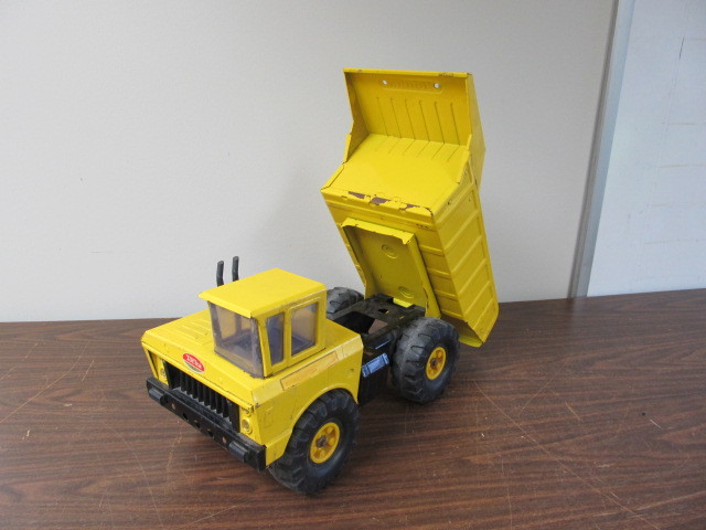 lot 79 image: Large Vintage Tonka Metal Dump Truck