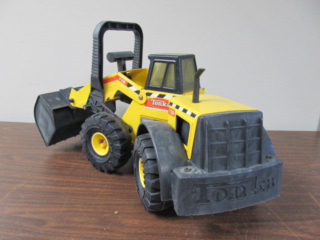 lot 77 image: Large Vintage Metal Tonka 728