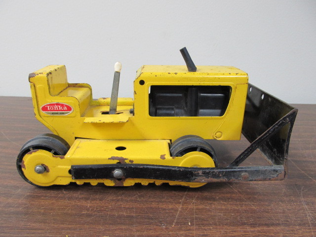 lot 76 image: Early Vintage Tonka Bulldozer