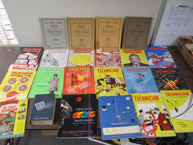 lot 33 image: Large Lot of Vintage TV Books & Guides