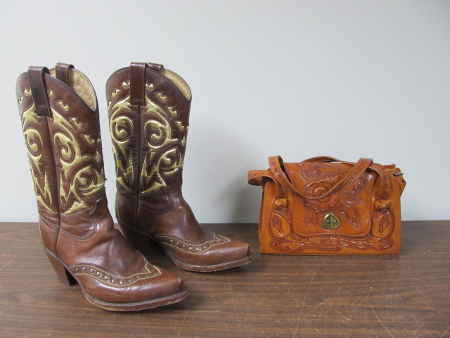 lot 38 image: Vintage Ladies Size 6 Leather Cowboy Boots & Purse