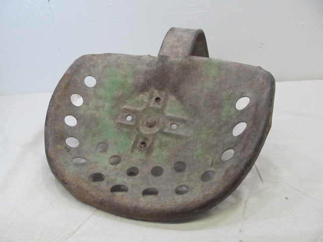 lot 42 image: Antique JOHN DEERE Tractor Seat