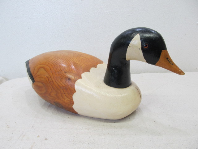 lot 11 image: Large Vintage Carved Wood Decoy